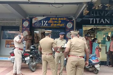 Police outside Chennai NBFC where robbery happened