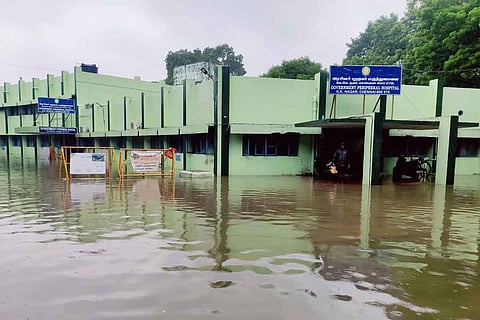 The KK Nagar hospital building in Chennai flooded due to rains