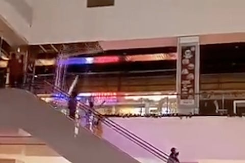 False ceiling of Chennai mall falls