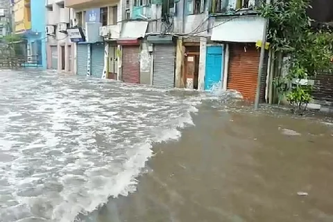 Flood water form waves in Wall Tax Road