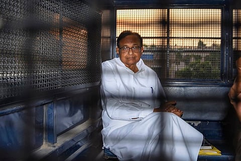 Rahul, Priyanka meet Chidambaram in Tihar