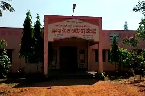 K’taka woman forced to deliver baby on the road after being turned away from hospital