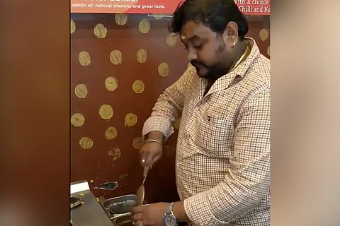 Watch: Coimbatore man serves music with sweet corn snack