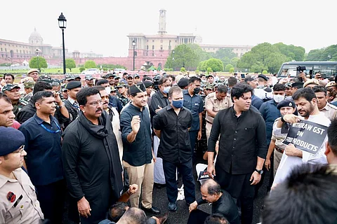 Cong leaders stage protest against price rise, GST hike
