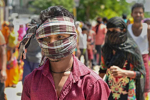 Forced to skip meals, break into savings: Unorganised workers in TN struggle