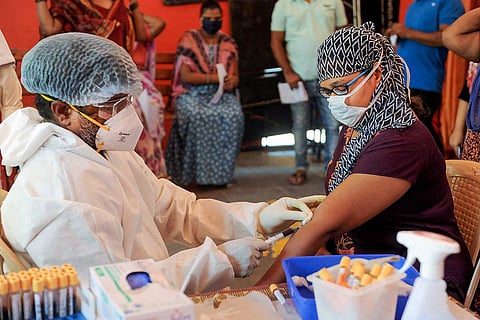 Covid health worker in Mumbai