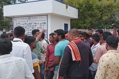 A crowd gathered in Sakleshpura taluk in Hassan