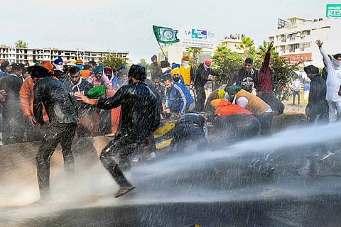 Protesting farmers facing water cannons on their way to Delhi