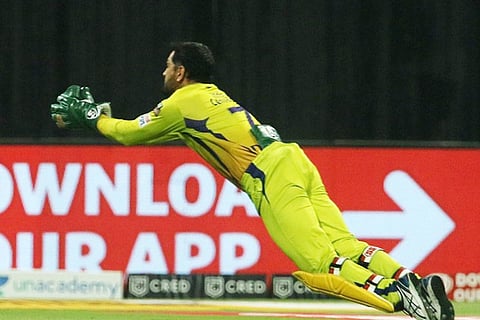 'Gloves off': MS Dhoni takes spectacular catch, breaks IPL record