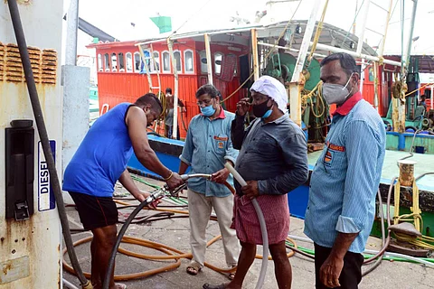 Trawl boats being fuelled at Beypore/Image: Prakash Karimba