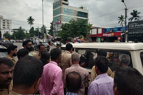 Private bus runs over sleeping stray dog in Kerala, angry bystanders nab staff