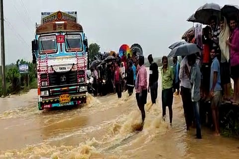 Road connectivity disrupted along Dwarakatirumala road in East Godavari