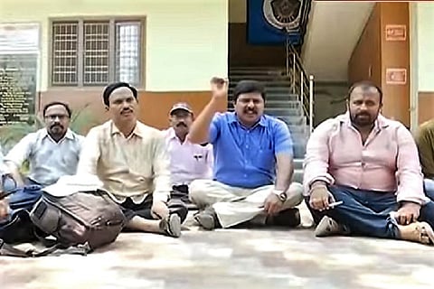 Eenadu photojournalist allegedly assaulted by police, detained near Andhra CM camp office