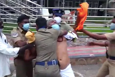 Video: Man tries to wrap Periyar statue with saffron cloth in TN's Erode, detained