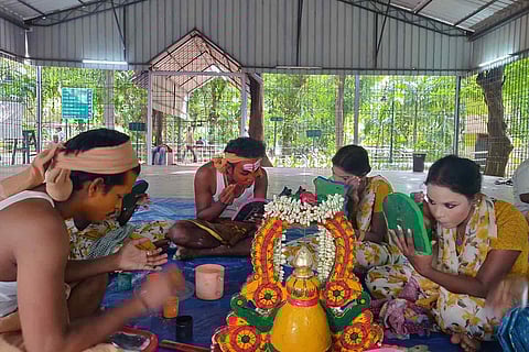 Folk artists