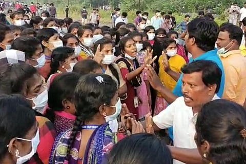 Foxconn protestors on Chennai Bengaluru highway