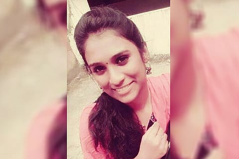 19-yr-old Kerala woman dies in freak bus mishap as her bag’s strap gets stuck in door