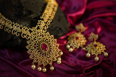 Jewellers' body seeks rollback of gold import duty to prevent further job losses