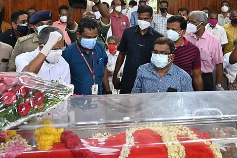 Pinarayi Vijayan paying homage to Gouri Amma