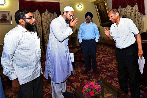 Mecca Masjid case: Hyd MP Owaisi meets Governor, delegation demands retrial