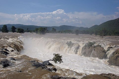 Hogenakkal Waterfall