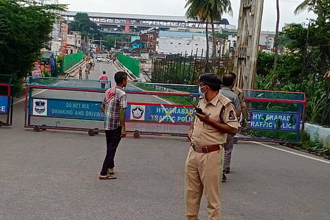 Hyderabad man caught with traffic challans worth Rs 42k, abandons bike and flees