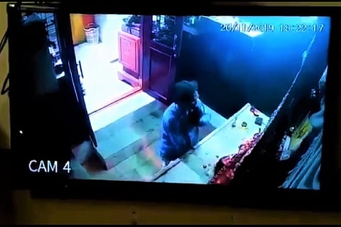 'Devotional' thief caught on camera praying before stealing idol's crown in Hyderabad