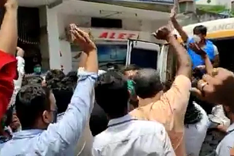 Bengaluru corporator greets large crowd after testing positive for coronavirus, booked