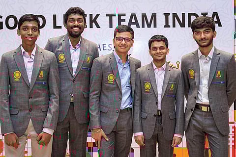 India 'B' chess players dressed in suits