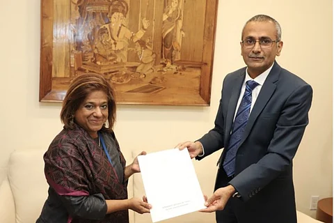 R Ravindra handing over the USD 800,000 to Mitali Hosali