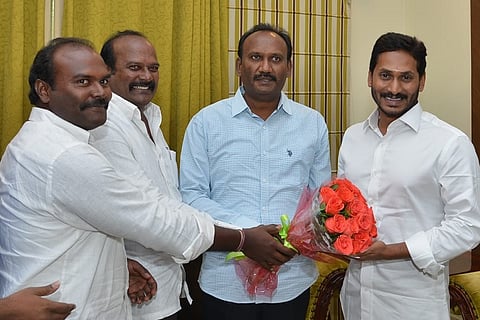 Chirala MLA meets Jagan after quitting TDP, to join YSRCP soon
