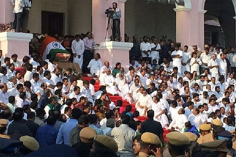 National day of mourning to accord state funeral of Jayalalithaa; President, PM to visit Chennai