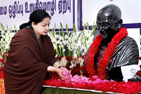 Jayalalithaa paying tribute to Mahatma Gandhi's statue.