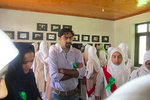 Colours of peace: Meet Bengaluru artist Jeetin Rangher, who takes art to Kashmiri schoolgirls