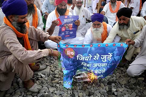 Farmers burning Jio sim cards during protests
