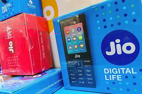 Reliance Jio offers 100 mins call, 100 SMS free to all JioPhone users till April 17