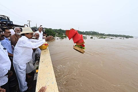 CM KCR who worn a skull offers rituals to river Godavari at Bhadrachalam bridge.