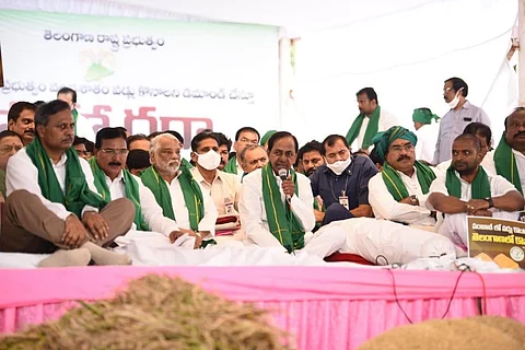 KCR staging a dharna accompanied by his colleagues