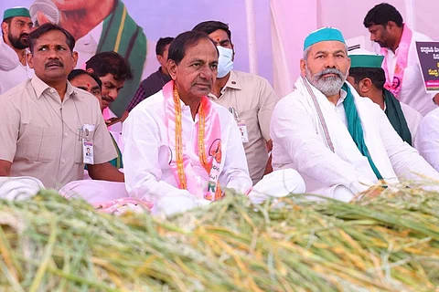 Telangana Chief Minister K Chandrasekhar Rao with farmer leader Rakesh Tikait at a protest in Delhi