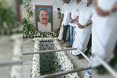 Thousands pay last respects at funeral of Kerala veteran politician KM Mani