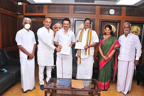 Congress leaders Ramesh Gundu Rao, KS Alagiri with DMK president MK Stalin and DMK MP Kanimozhi