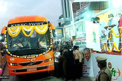 CM Pinarayi Vijayan flagging off a K-SWIFT bus