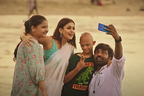 Nayanthara and Vijay Sethupathi in Naan Pizhai song from Kaathuvaakula Rendu Kaadhal