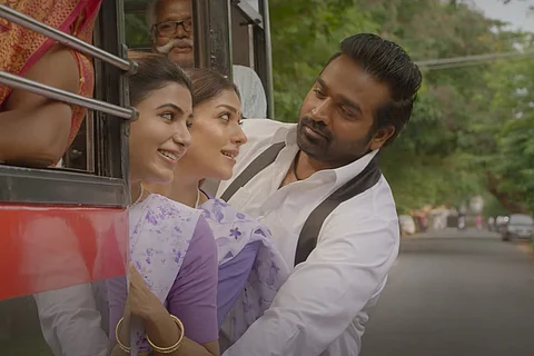 Vijay Sethupathi, Nayanthara and Samantha on the footboard of a bus in the teaser for Kaathuvaakula Rendu Kaadhal