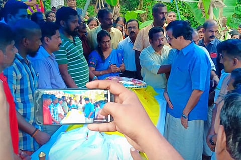 In sombre ceremony, 17-year-old Kerala girl set ablaze by her stalker, laid to rest