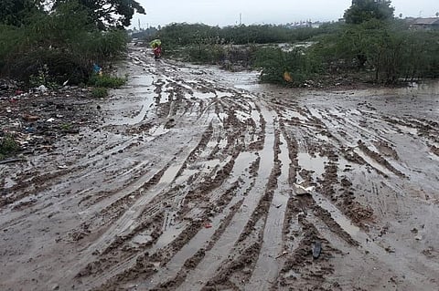 Unique ‘photo protest’ highlights bad condition of roads in this Coimbatore locality