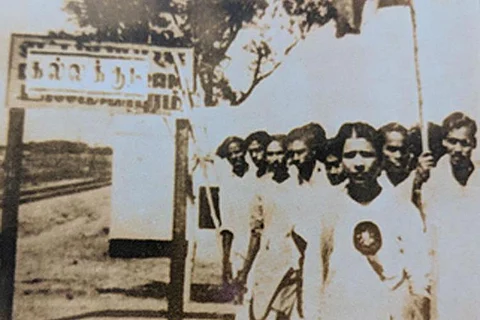 Karunanidhi before the Dalmiapuram railway station sign