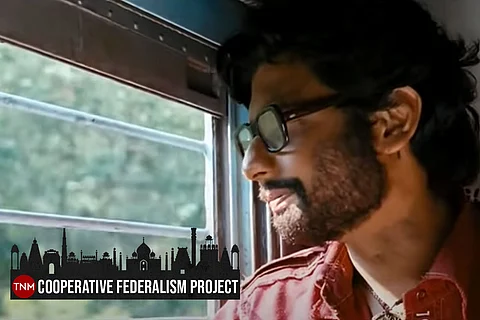 Jiiva looking out of a train in Tamil film Kattradhu Thamizh