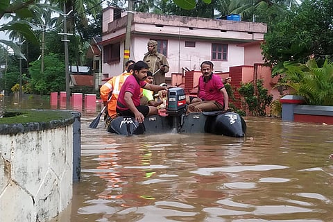 Kerala floods: 1000s in relief camps, schools & colleges to stay shut in all districts