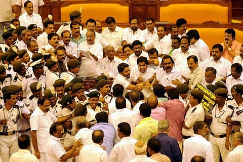 Crowd gathered in kerala assembly